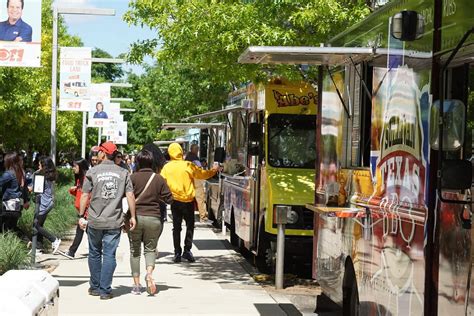 Последние твиты от klyde warren park (@klydewarrenpark). Food Trucks Return to Klyde Warren Park in Dallas | KLIF-AM