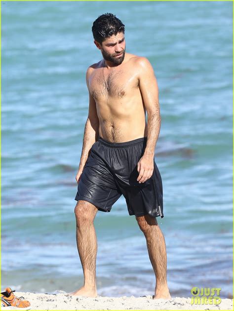 Adrian Grenier Shows Off Shirtless Beach Body In Miami Photo 3520873