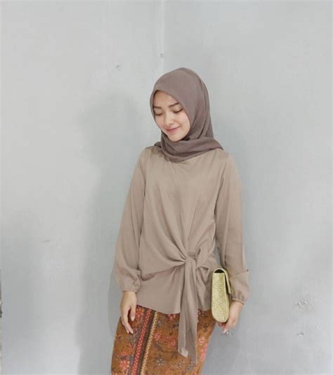 fashion kondangan hijab dengan rok span polos hijab fashion