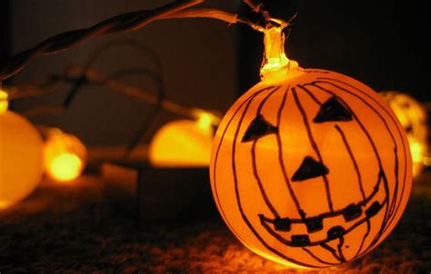 8 Creepy Halloween Lighting Projects For Under 5 Each