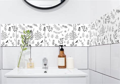 Kostengünstig aufzupeppen und den optisch langweiligen fliesen den garaus zu machen. Fliesenaufkleber für Bad und Küche - Floral Sketch in 2020 ...