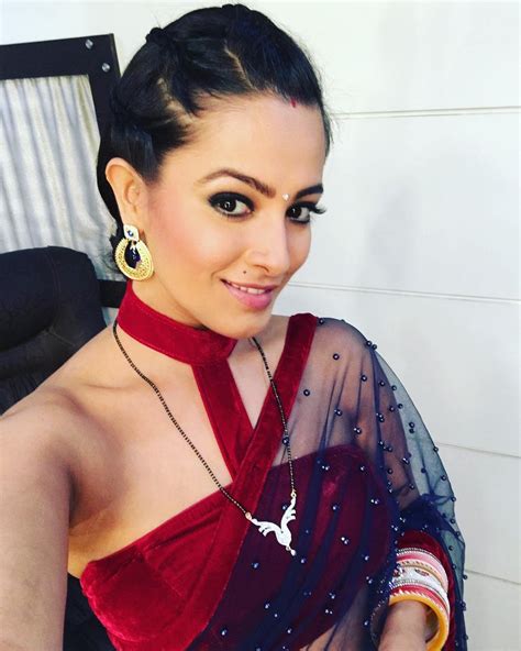 fashion dairies anita hassanandani wearing these sarees in a very different way have a look at