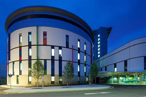 Best lodging options near queen elizabeth ii jubilee hospital. queen-elizabeth-university-hospital-2 - Doig+Smith