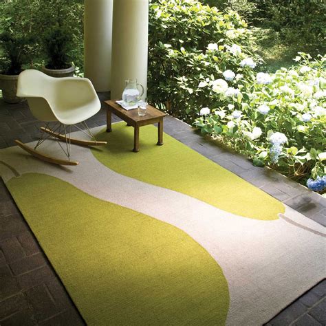 Spruce up your floor spaces with this artificial grass turf carpet; Indoor/Outdoor rug would look great in kitchen, playroom or nursery! | Modern outdoor rugs ...
