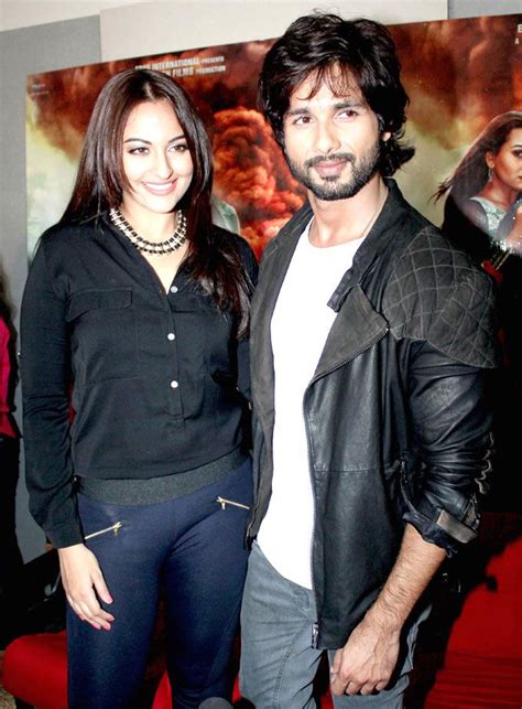 Sonakshi Sinha And Shahid Kapoor Bollywood Fashion Style Beauty