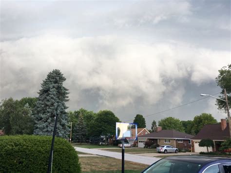 Photo Gallery Thunderstorm Moves In Over Lake Erie Fox 8 Cleveland Wjw