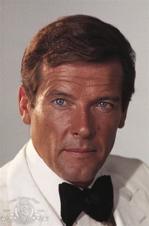 sir roger moore 1927 2017 hollywood images hollywood celebrities hollywood stars old