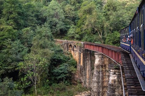 Ferrocarril De La Montaña De Nilgiri Funcionamientos Entre