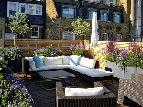 A contemporary roof terrace designed to be a place to entertain and relax. 17 Elegant Roof Terrace Design Ideas - Style Motivation