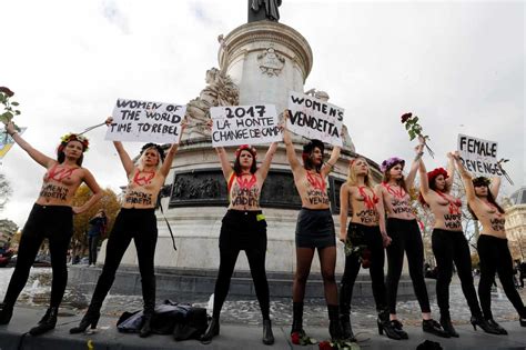 Manifestation à Paris Contre Les Violences Faites Aux Femmes