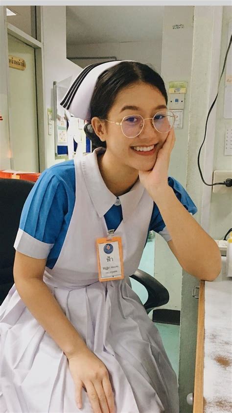 ปักพินโดย yoniftih ใน nurse dress พยาบาล เซ็กซี่ ผู้หญิง