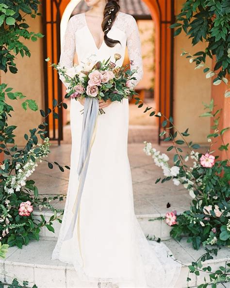 From who gets to wear a bloom to how much it should cost, our etiquette experts are here to answer your most pressing wedding flower questions. Pin by Tricia on Florals | Ribbon bouquet, Wedding bouquet ...