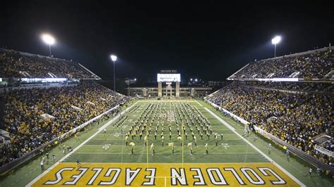 THE UNIVERSITY OF SOUTHERN MISS SUPER CHARGES 36 000 SEAT M M ROBERTS