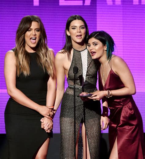 Kendall Jenner Disses The Amas Trying To Run Before Awkward Run In