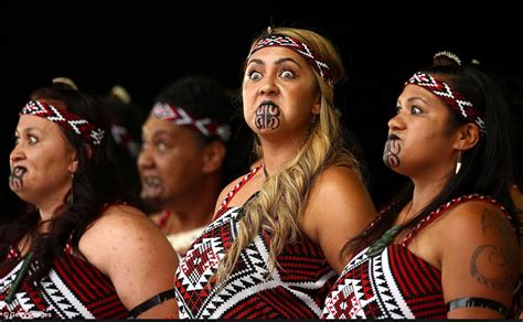 La Haka Nueva Zelanda La Danza De Guerra Maor Comoserunkiwi