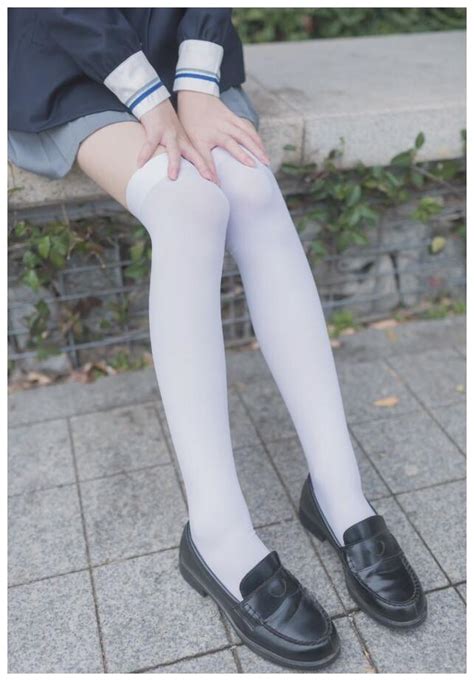 动漫里穿白丝的少女都挺好看，现实却很少人穿，三大原因太真实黑丝妹子腿型新浪网