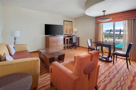 Renaissance Phoenix Glendale Hotel And Spa Rooms Pictures And Reviews