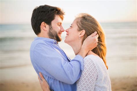 amour et émotion pour notre couple immortalisé sur la plage du cap ferret par l incontournable
