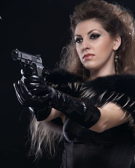 Pin By Emanuele Perotti On Girls And Guns Girl Guns People Photography