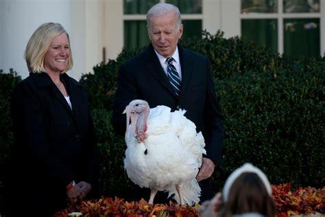 trump s presidential thanksgiving turkey pardon to feature iowa birds