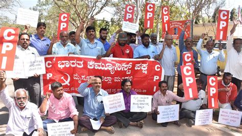 CPI M Workers Stage Protest The Hindu