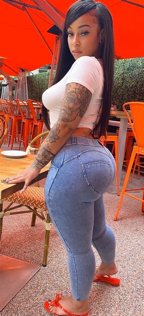 Pin By Lamharr On Accident Causers Curvy Women Jeans Women Curvy Woman