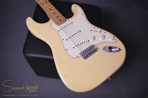 1973 Fender Stratocaster Vintage White 6 Sweetspot Guitars English