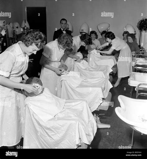 Women Barbers Training With Cut Throat Razors Learn How To Shave By