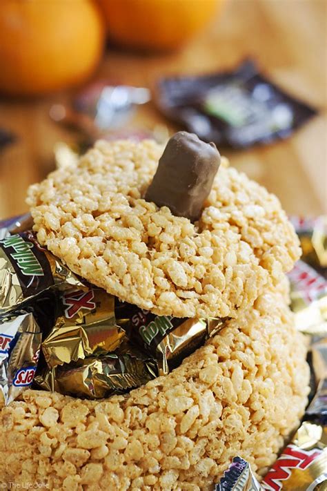 This Rice Krispie Treat Pumpkin Is The Perfect Addition To Your Holiday