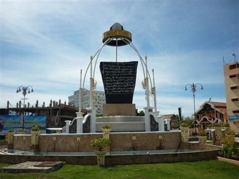Plan to visit kuala berang batu bersurat roundabout, malaysia. Blog Pelancongan Terengganu: Batu Bersurat Terengganu