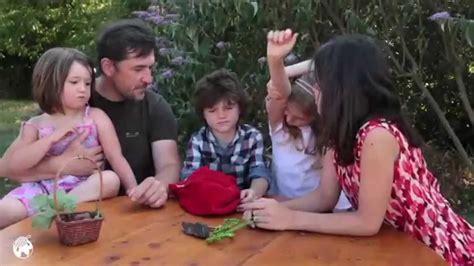 Activité Montessori Dans La Nature Youtube