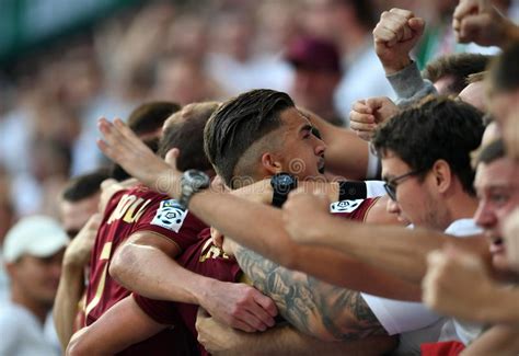 Młodzieżowcy z kolejorza nie pozwolili na fetę legionistów w poznaniu relacja, zdjęcia, oprawa. Lotto Ekstraklasa Legia Warszawa - Lech Poznan Editorial Photo - Image of bench, competition ...