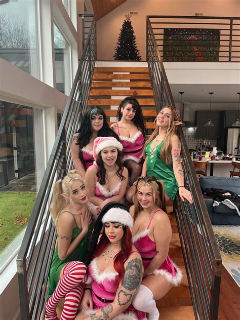 Tw Pornstars 1 Pic Aria Bank Twitter Merry Christmas 🎄🎁 8 42 Pm 25 Dec 2021