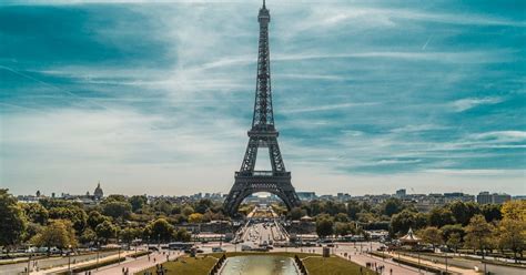 Un drapeau géant pour lancer les jeux olympiques de paris 2024. D'ici 2024, le site reliant la Tour Eiffel et le Trocadero ...