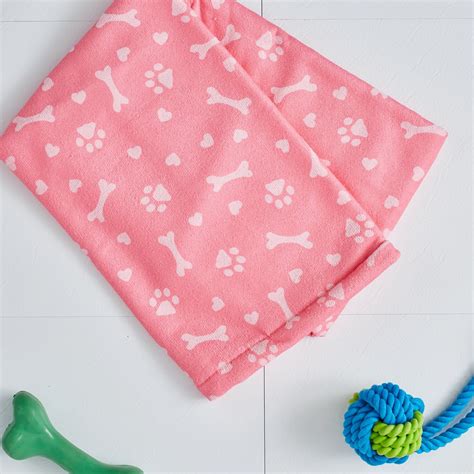 Bone Dry Printed Hearts Microfiber Dog Bath Towel Pink