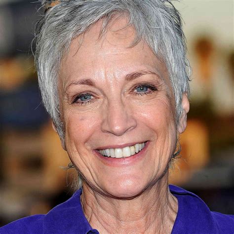 44 Flattering Short Haircuts For Older Women Trending Now For 2021