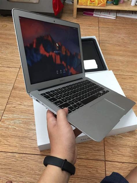 It is powered by a core i5 processor and. Macbook Air 13 inch Core i7 2017 MQD42 99% - BH Apple 01 ...