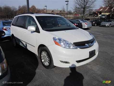 Natural White Toyota Sienna Xle Limited Awd Photo
