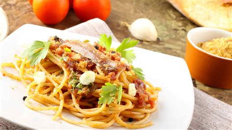 Spaghetti Al Pangrattato Con Alici E Pomodori Secchi Un Primo Sfizioso