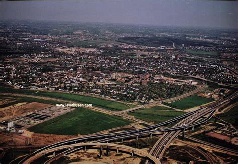 צור טיול כדי לשמור ולארגן את כל הרעיונות שלך לטיולים ולהציג אותם על מפה. Leverkusen, Postkarte: Luftbild (insbesondere Bürrig)