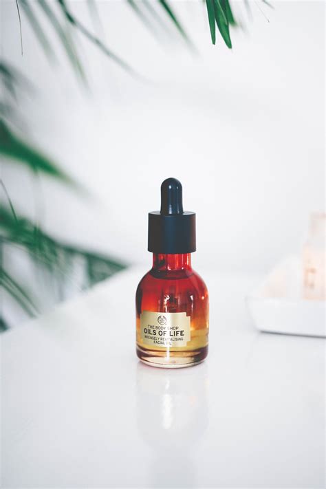 The Body Shop Oils Of Life Revitalizing Facial Oil Dimma Umeh Nigerian Beauty Blogger