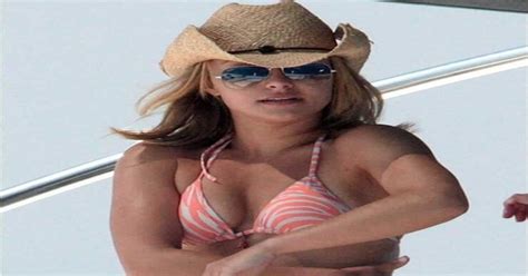 Hayden Panettiere Strips Down To A Bikini And Shows Off Her Vanishing