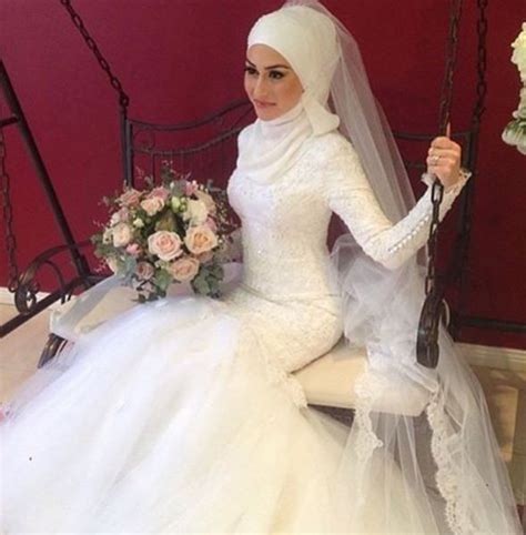 Maybe you would like to learn more about one of these? Türbanlı Gelinlik Modelleri 2017 | Sade gelinlikler ...