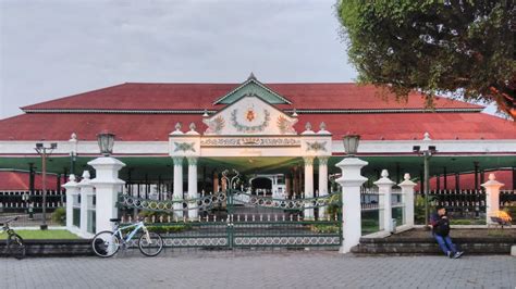 Wisata Sejarah Keraton Yogyakarta Nagantour
