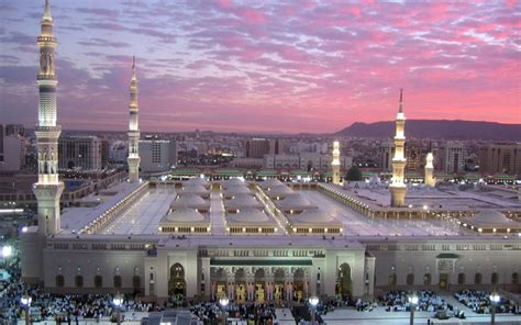 Al masjid an nabawi is a 989x562 hd wallpaper picture for your desktop, tablet or smartphone. 46+ Wallpaper Masjid HD on WallpaperSafari