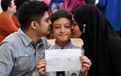 Pilih sama ada sekolah rendah atau sekolah menengah, dan pilih tahun peperiksaan. Senyum dan tangis terima keputusan UPSR 2017 | Foto ...