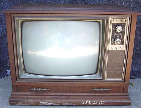 Hmm, had one of these oldies back in the 60's. Vintage Color Repair Los Angeles California TV Collection ...