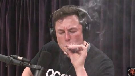 Elon Musk Se Fuma Un Porro Durante Una Entrevista Y Las Acciones De Tesla Se Desploman