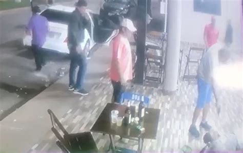 Após espancamento morre homem que atirou em jovem em bar