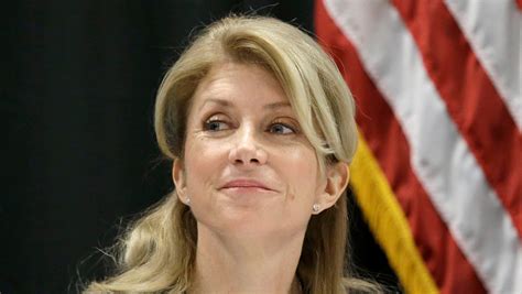 wendy davis outraises greg abbott in texas gov race